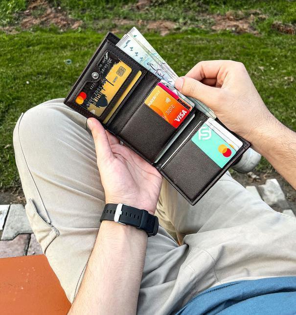 Premium Men’s Leather Wallet – Stylish, Durable & Compact Design